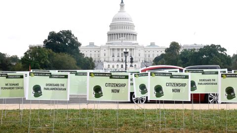 El Congreso sigue entrampado en las negociaciones sobre alguna protección para indocumentados.