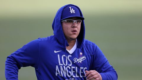 Julio Urías se reportó con los Dodgers.