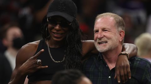 Robert Sarver fue acusado de haber cometido supuestos actos racistas y misoginos. (Foto: Getty Images)