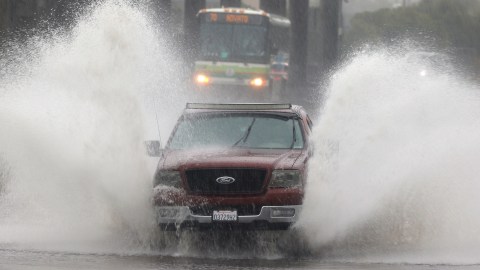 En algunas zonas del Noroeste podrían caer hasta 8 pulgadas de lluvia el lunes.