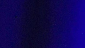 El alcalde electo de la ciudad de Nueva York, Eric Adams, saluda a sus partidarios.