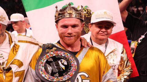 Saúl Canelo Álvarez se baño de gloria en el 2021.