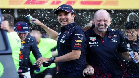 Sergio "Checo" Pérez celebra con Red Bull.