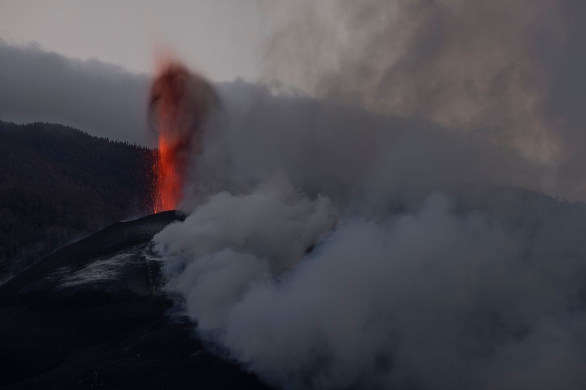 El volcán ya tiene más de dos meses desde que entró en erupción a mediados de septiembre.