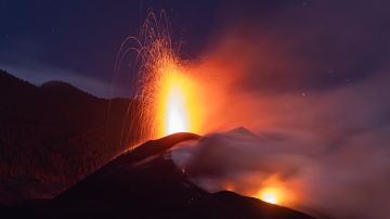 El volcán ya tiene más de 2 meses en erupción y los expertos no ven un final cerca.