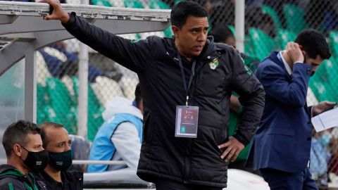 César Farías pone en duda su continuidad en la selección de Bolivia.