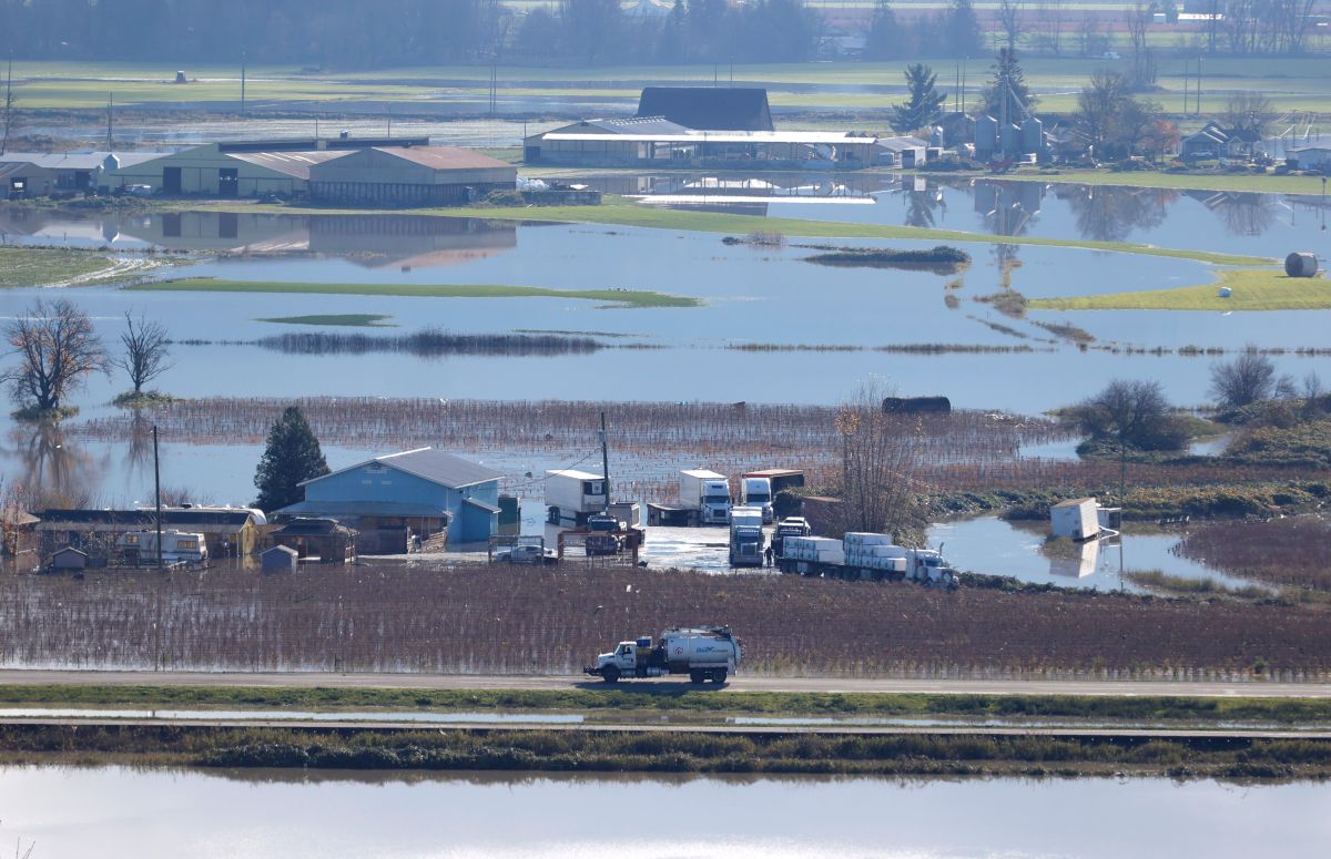 Two dead and thousands of people affected by severe flooding in the US and Canada