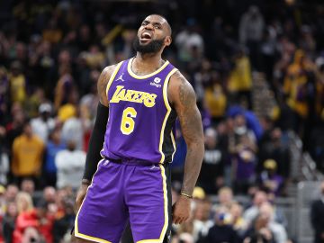 LeBron James en partido contra Indiana Pacers.