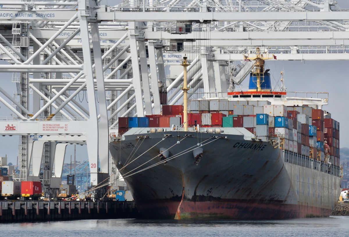 Port of Hueneme will help unload cargo in the supply chain of the ports of Los Angeles and Long Beach