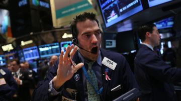 Wall Street cierra con la peor caída del año tras el temor de la nueva vaciante de la COVID-19-GettyImages-163207707.jpg