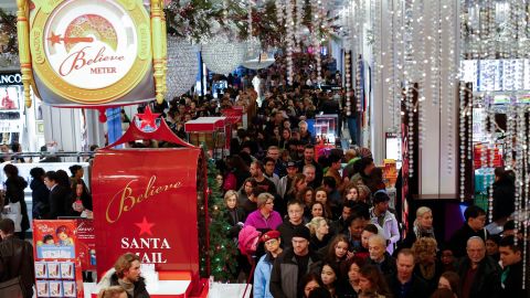 Macy's ofrece a sus trabajadores corporativos la "valiosa oportunidad" de "ayudar" en las tiendas-GettyImages-498871670.jpg