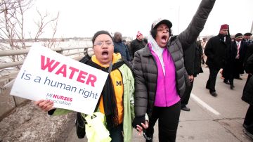 Los residentes de Flint que consumían agua contaminada con plomo recibirán $626 millones