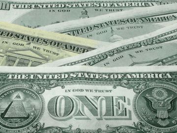 Autoridades piden a residentes devolver el dinero que recogieron en la Interestatal 5 en San Diego