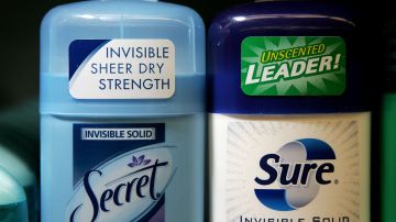 Procter & Gamble retira desodorantes Old Spice y Secret tras detectarse sustancia cancerígena