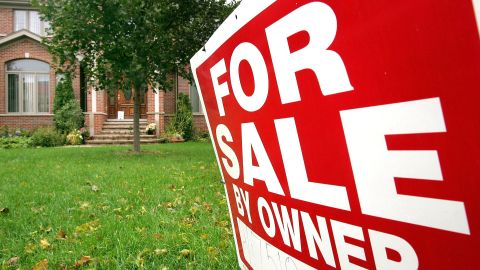 PARK RIDGE, IL - OCTOBER 04: A "For Sale By Owner" sign is posted in front of an existing single-family residence for sale October 4, 2006 in Park Ridge, Illinois. The slowing of home sales is projected to result in lower home prices in 2007, particularly in the Northeast, Florida and California, according a report released October 4. (Photo by Tim Boyle/Getty Images)