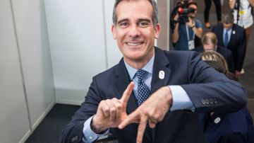 Los Angeles Mayor Eric Garcetti does the L.A. sign prior to present the Los Angeles 2024 bid before members of the International Olympic Committee (IOC) on July 11, 2017 in Lausanne. The International Olympic Committee is poised to hand the 2024 and 2028 Summer Games to Paris and Los Angeles on July 11 with a landmark double hosting deal set to be approved. / AFP PHOTO / SEBASTIEN BOZON (Photo credit should read SEBASTIEN BOZON/AFP via Getty Images)