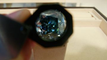 Científicos encuentran un mineral nunca antes visto en la tierra, atrapado en un diamante