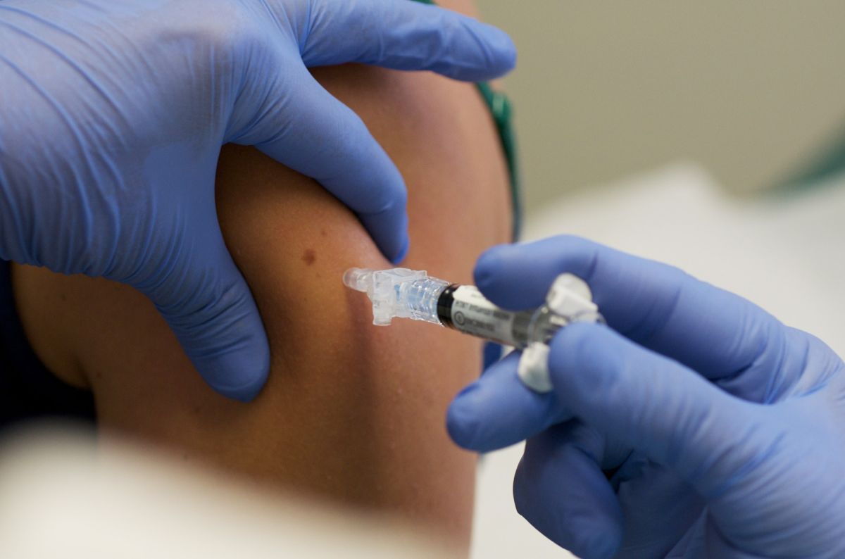 Dentro del mandato de OSHA los trabajadores deberán de recibir una dosis completa de la vacuna contra el coronavirus antes del 4 de enero.