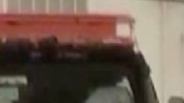 Hombre discute con sujetos en bar y lo matan en su auto BMW