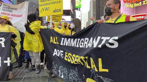 Activistas presionan para una protección permanente para indocumentados.