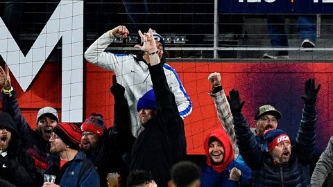 Christian Pulisic entró en el segundo tiempo y marcó el primer gol para Estados Unidos.