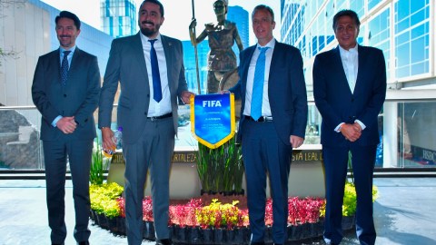 Amaury Vergara estuvo con el representante de la FIFA durante la inspección del Estadio Akron.