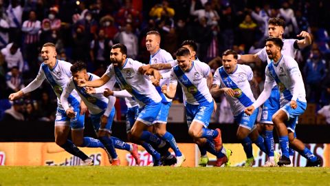 Los jugadores celebraron su pase a la Liguilla tras unos dramáticos penales.