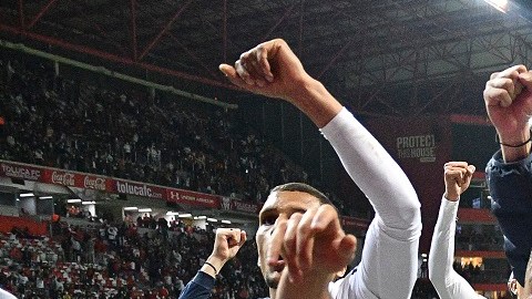 Pumas estará en la Liguilla gracias a los goles de Leonel López y Juan Dinneno.
