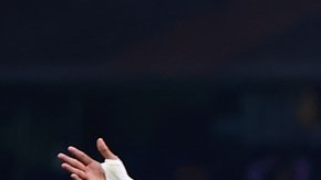 Roger Martínez y Henry Martín se lamentan por la anulación del gol.