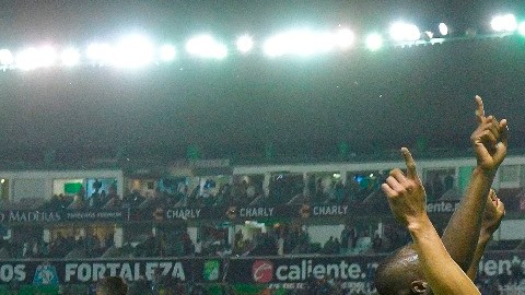 Club León avanzó a las Semifinales con un doblete de Ángel Mena.