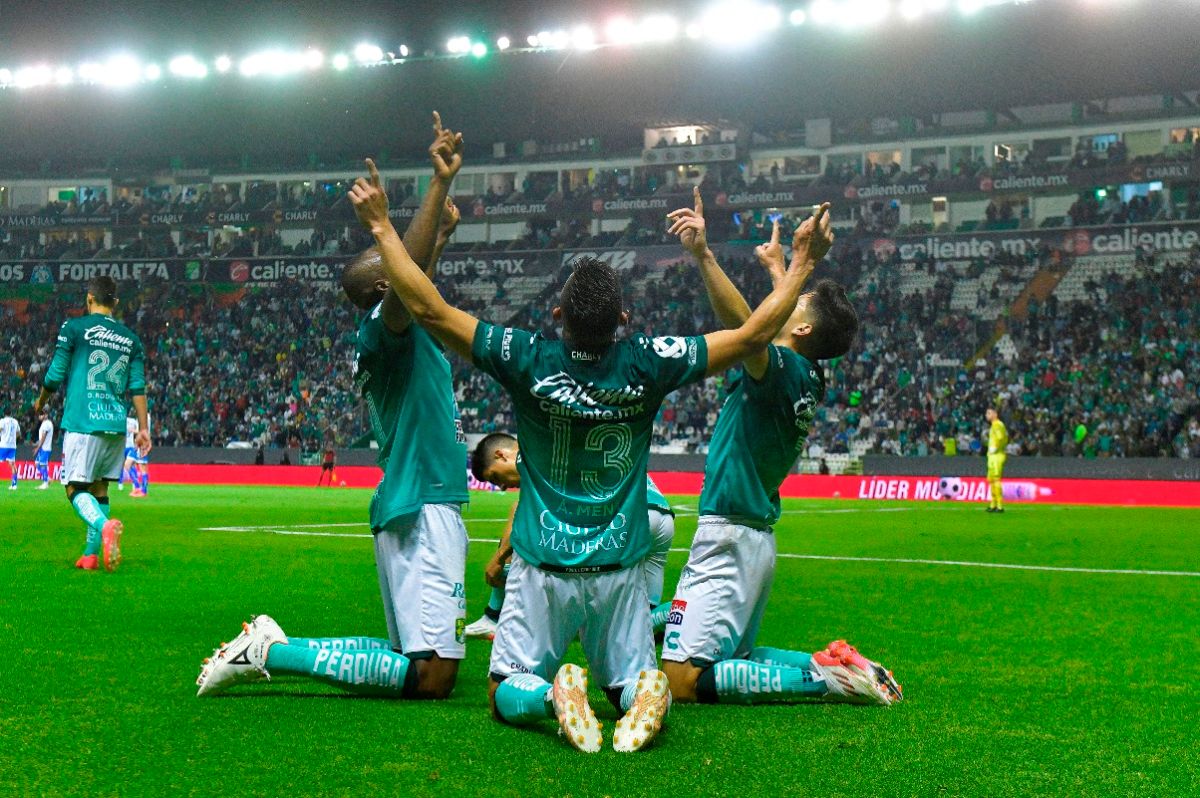 Club León avanzó a las Semifinales con un doblete de Ángel Mena.
