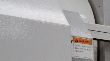 Vanessa Torres (consultora) / Edson y Yecenia Campos (empresarios)