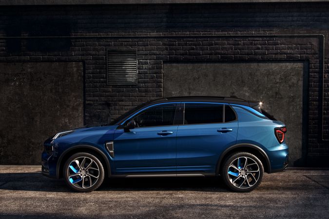Foto lateral del Lynk & Co 01