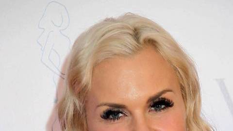 Michelle Vieth / Carmen Salinas.