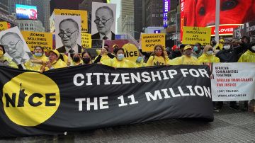 Organizaciones civiles exigen al Congreso aprobar un camino a la ciudadanía para indocumentados.