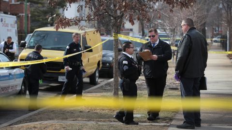 Niño de 3 años muere después de caer desde el piso 17 de un edificio en Chicago