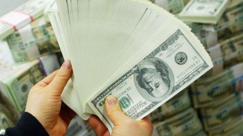 Pareja fugitiva de California sentenciada por fraude de $20 millones en ayuda COVID-19