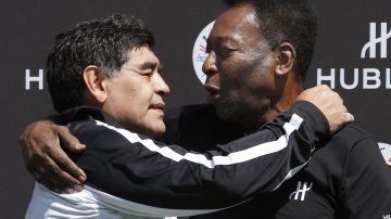 Pelé y Maradona juntos durante la eurocopa de 2016.