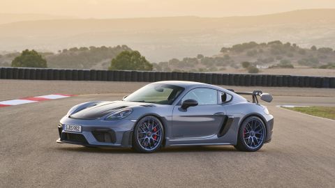 Foto lateral del Porsche 718 Cayman GT4 RS