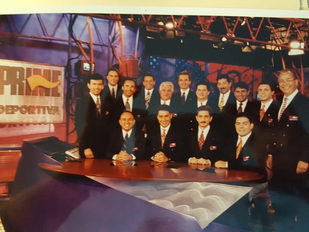 Los comunicadores de Prime Deportiva a mediados de los 90s en Los Ángeles. /Cortesía FOX Deportes