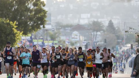 Qué calles deberán evitar los conductores el domingo durante el Maratón de Los Ángeles