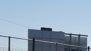 Mexicanos ingresan en vehículos a EE.UU. tras levantar restricciones por la COVID-19 para viajes no esenciales.