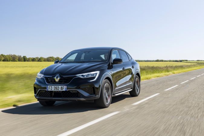 Foto del Renault Arkana en carretera