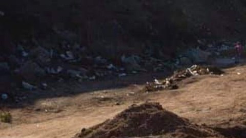 Roban cuerpo de hijo de mujer en cementerio.