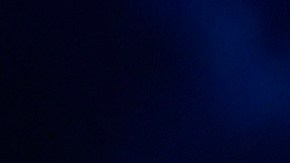 Sebastián Yatra es sorprendido por una fanática.