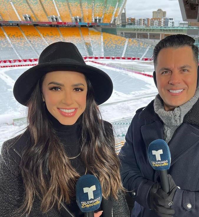 Ana Jurka y Karim Mendiburu en Edmonton durante el anuncio de Telemundo a un año del Mundial. /Foto: Telemundo
