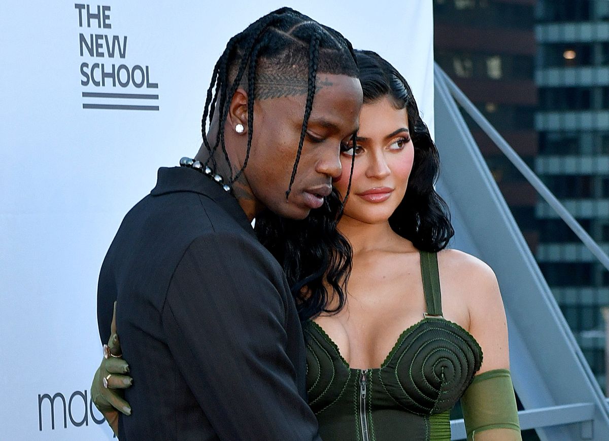 Kylie Jenner brinda apoyo incondicional al padre de su hija Travis Scott.
