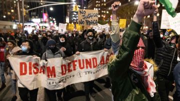 Violentas protestas en Portland y otras ciudades de EE.UU. ante el veredicto de no culpabilidad de Kyle Rittenhouse