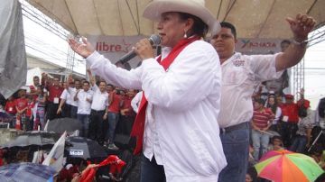 El triunfo de Xiomara Castro, esposa del derrocado ex presidente  Zelaya, despierta esperanzas entre los hondureños radicados en  Los Ángeles. (EFE)
