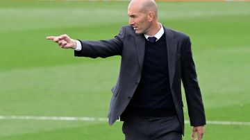 Zidane podría llegar al banquillo del PSG la próxima temporada.